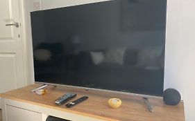 Lovely 2 Bedroom, 2 Bathroom House With Parking.